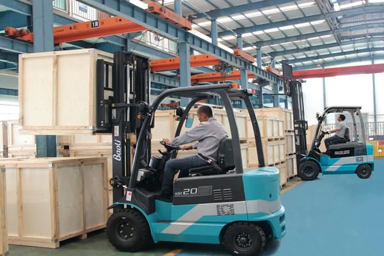 電動(dòng)堆高叉車蓄電池為什么要加蒸餾水？